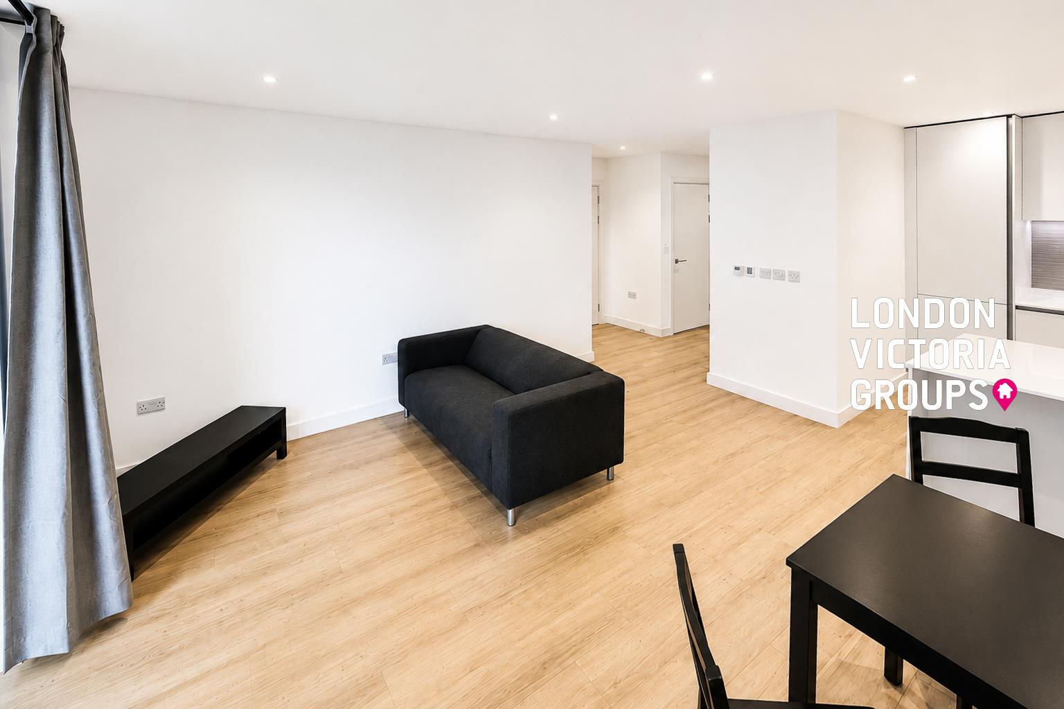1 bed property in Waterview House, 12 Quay Walk, London